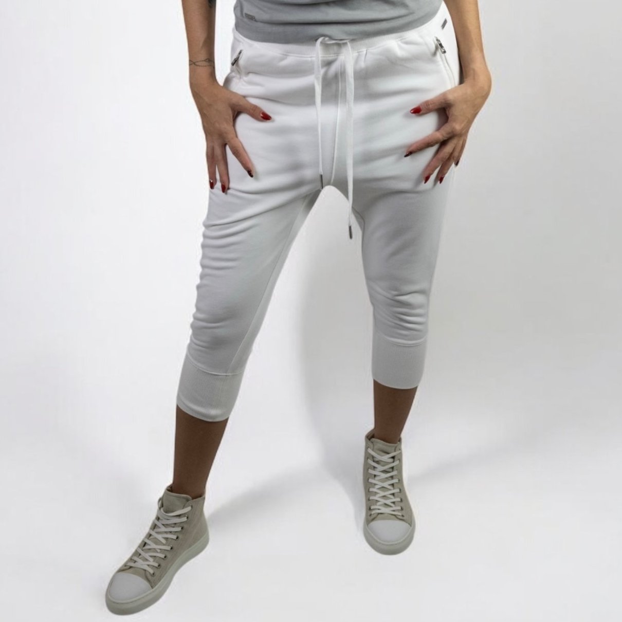 WOMEN'S SHORT PANTS