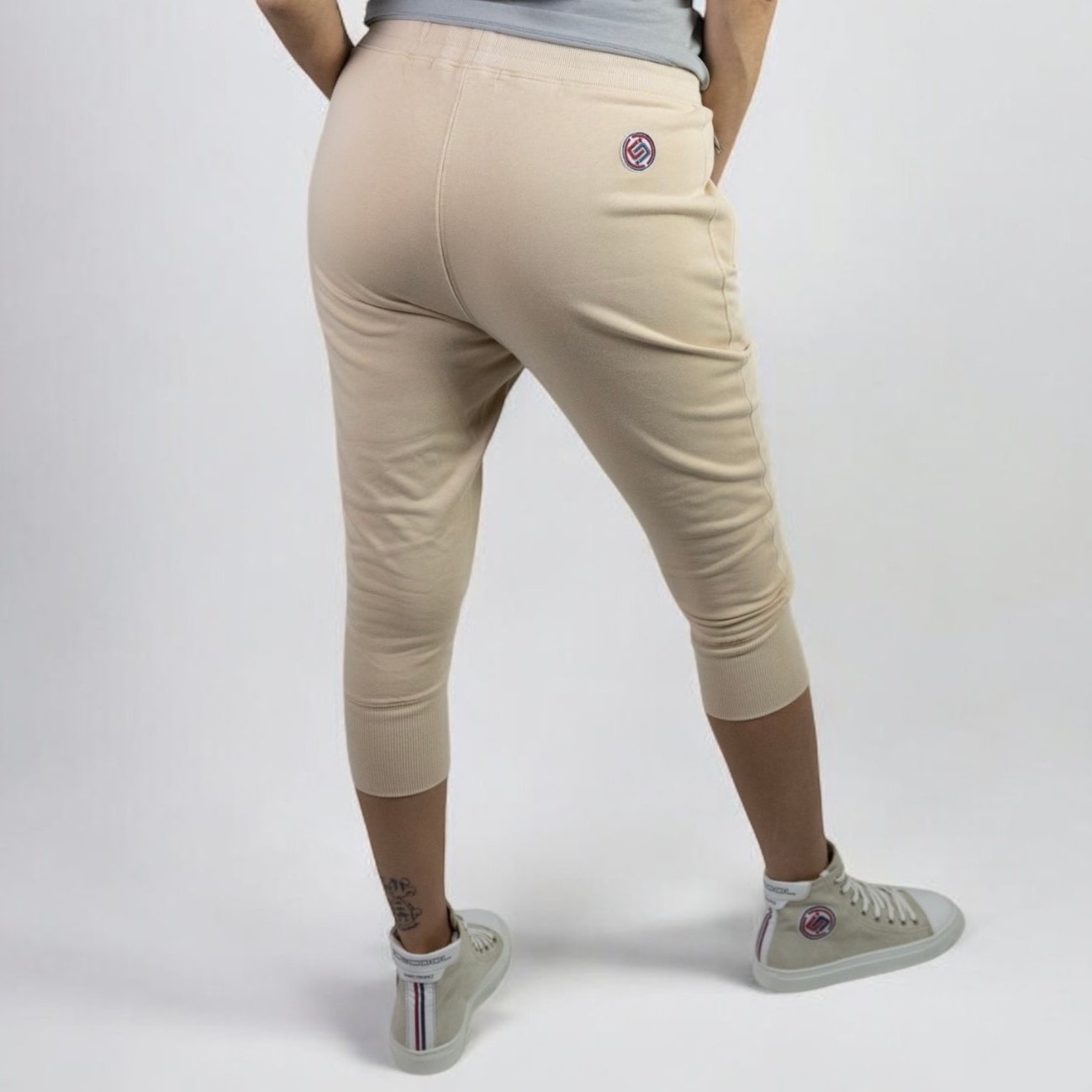 WOMEN'S SHORT PANTS
