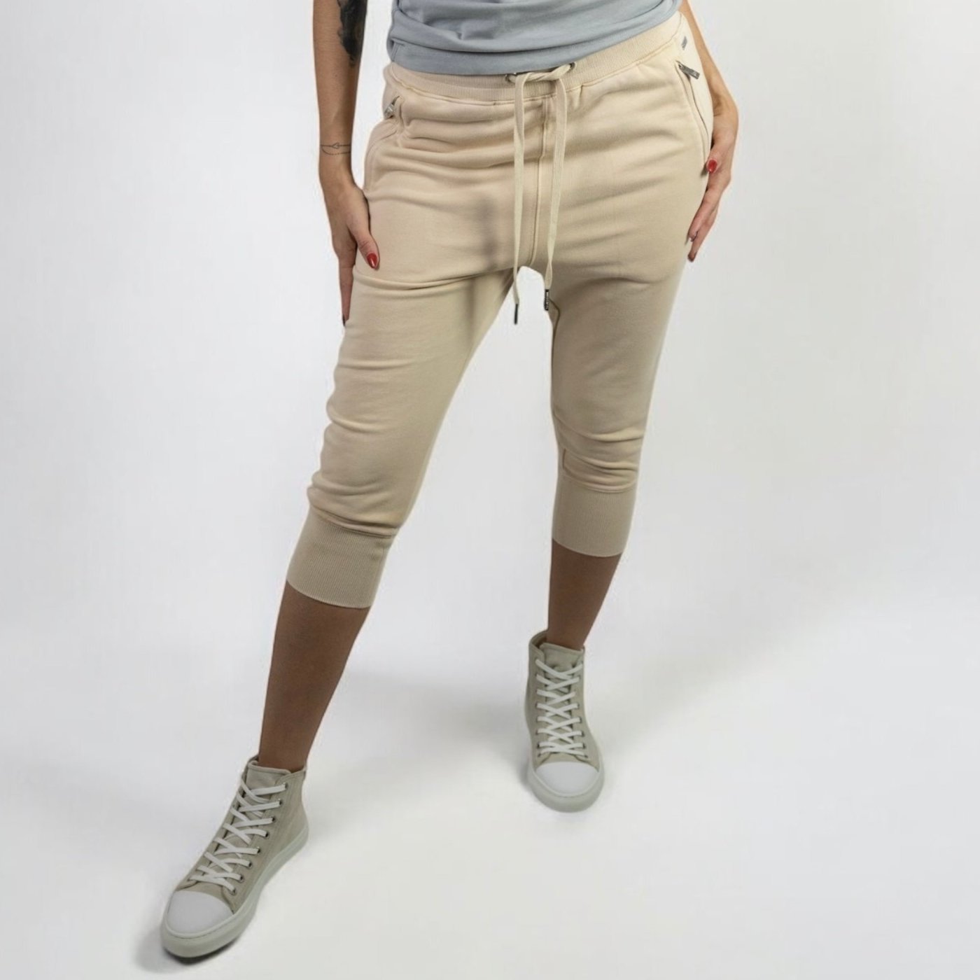 WOMEN'S SHORT PANTS