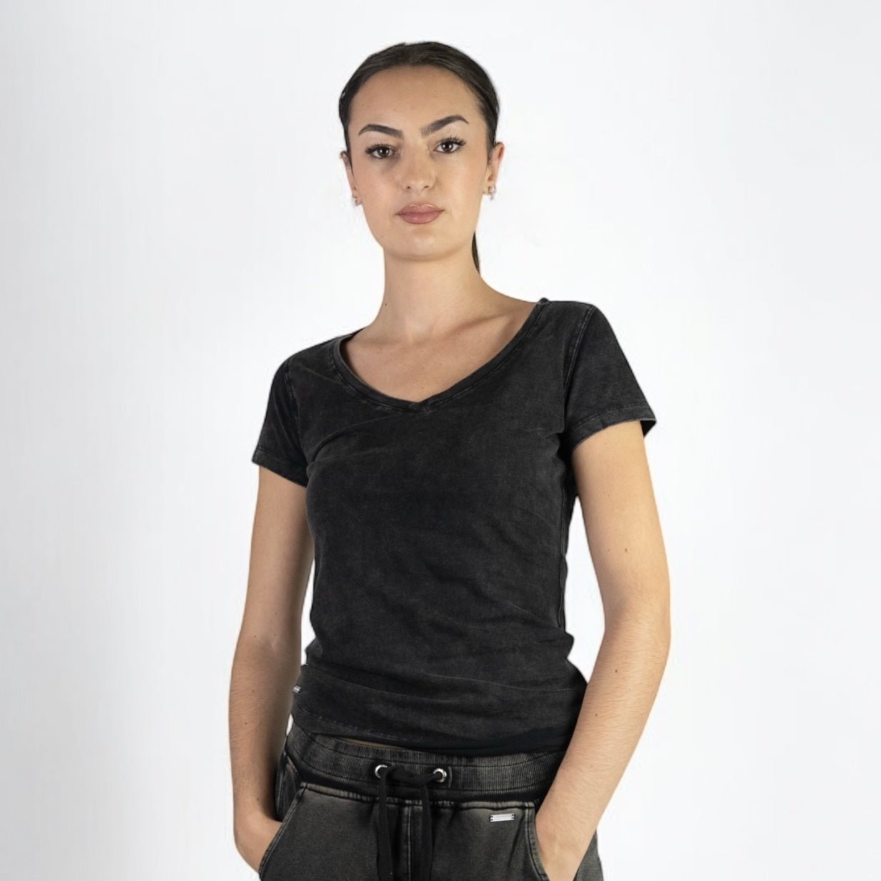 Women's V-NECK SLIM FIT T-SHIRT